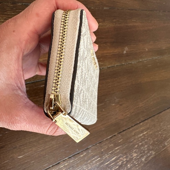 Michael Kors zip around wallet - Picture 8 of 15